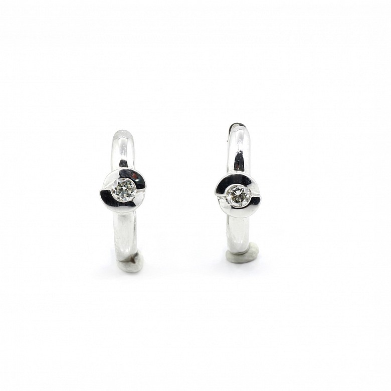 Pendientes en oro blanco de 18 k y diamantes.