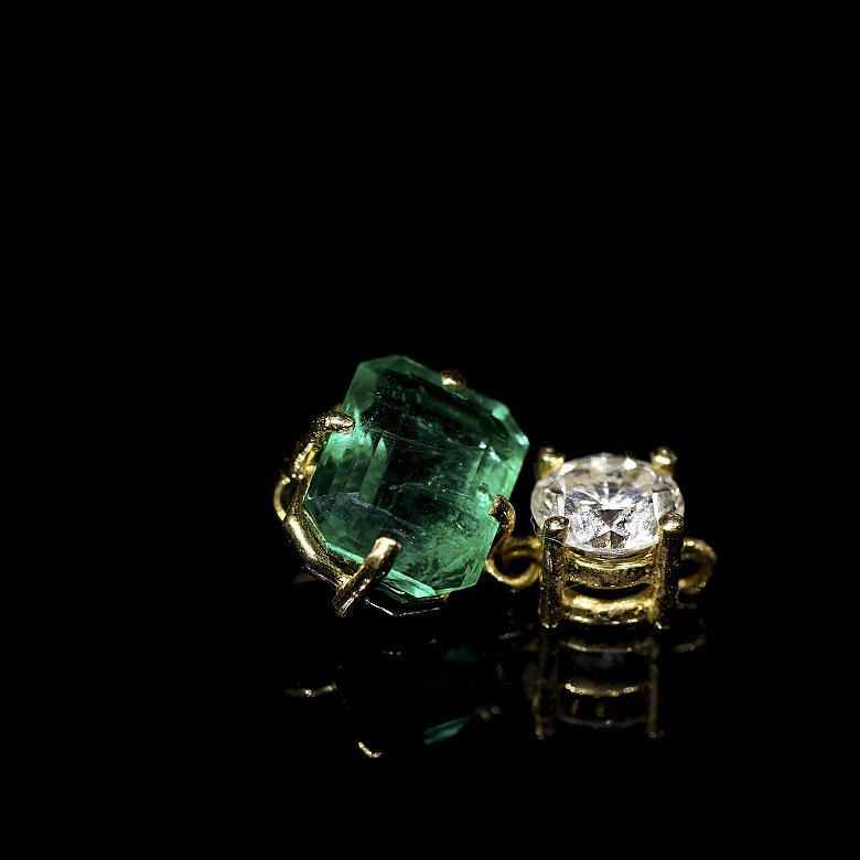 Yellow gold with emerald and brilliant pendant