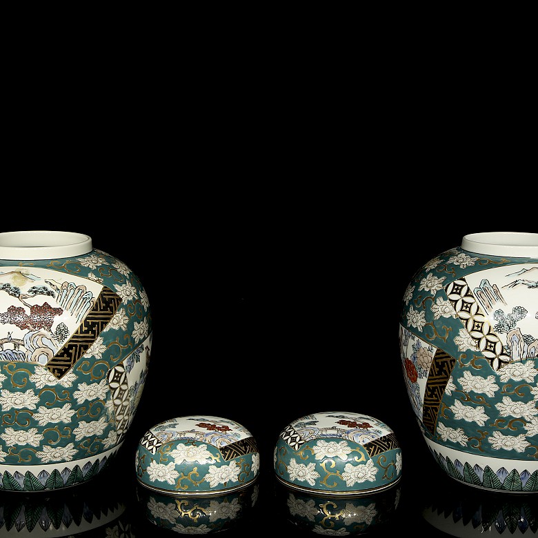 Pair of Imari jars, Japan 20th century