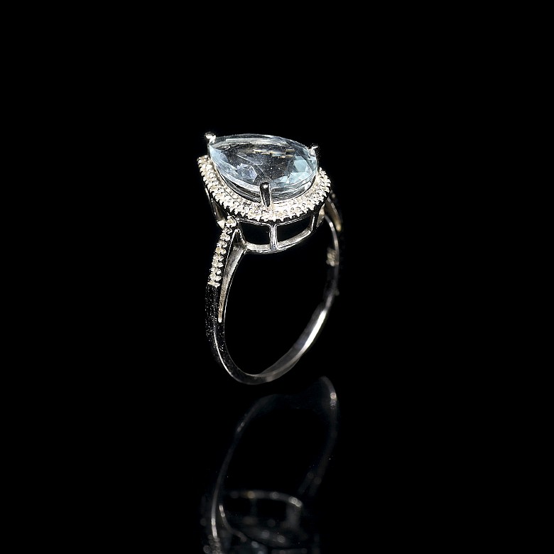 Ring in white gold with aquamarine and diamonds