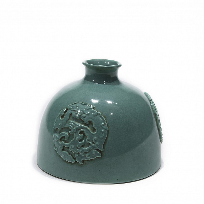 Porcelain bottle enameled in green, 20th century