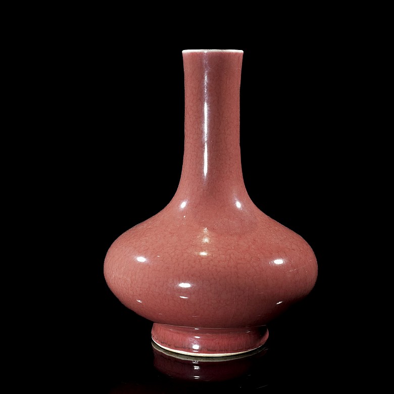 Red enamelled porcelain vase, Qing dynasty