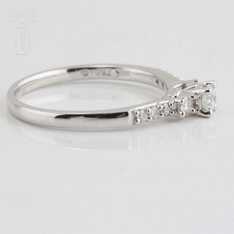 Solitaire 18k white gold and diamonds