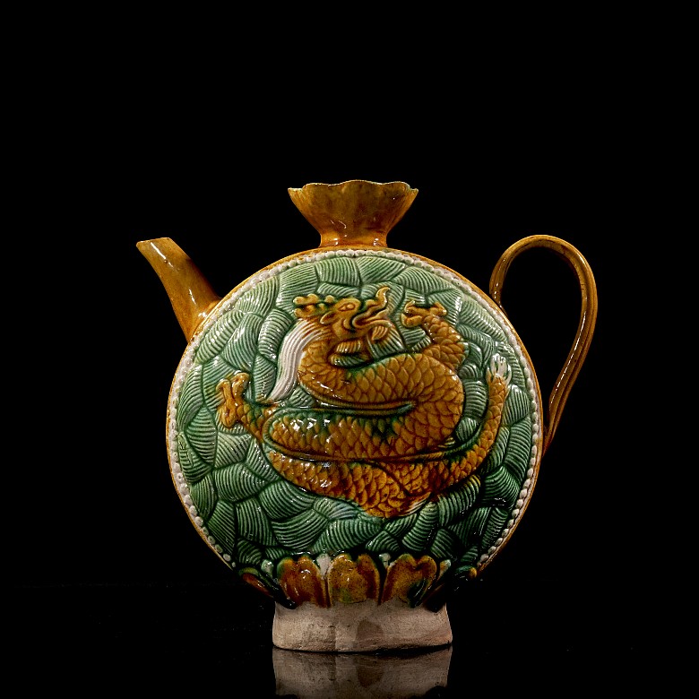 Three-color glazed ceramic jug, Liao style