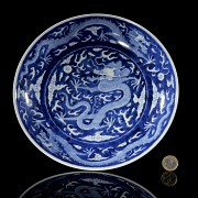 Blue-and-white porcelain ‘Dragons’ plate, Qing dynasty with Daoguang seal