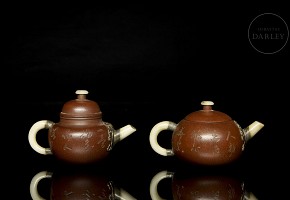 Two earthenware teapots, Yixing, 20th century