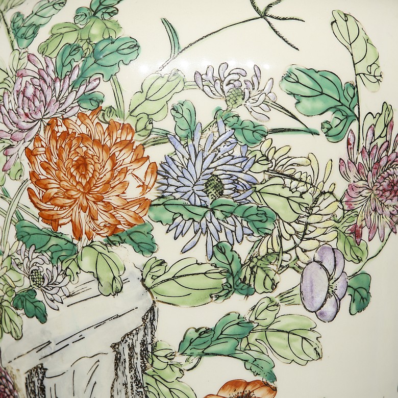 Pair of ‘Chrysanthemums and birds’ tibor, 20th century