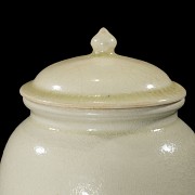 Glazed ceramic lidded vessel, Tang Dynasty