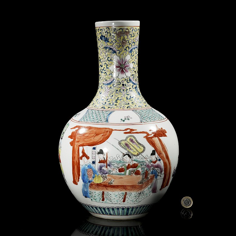 Famille rose glazed porcelain vase ‘Scene’, with Kangxi mark