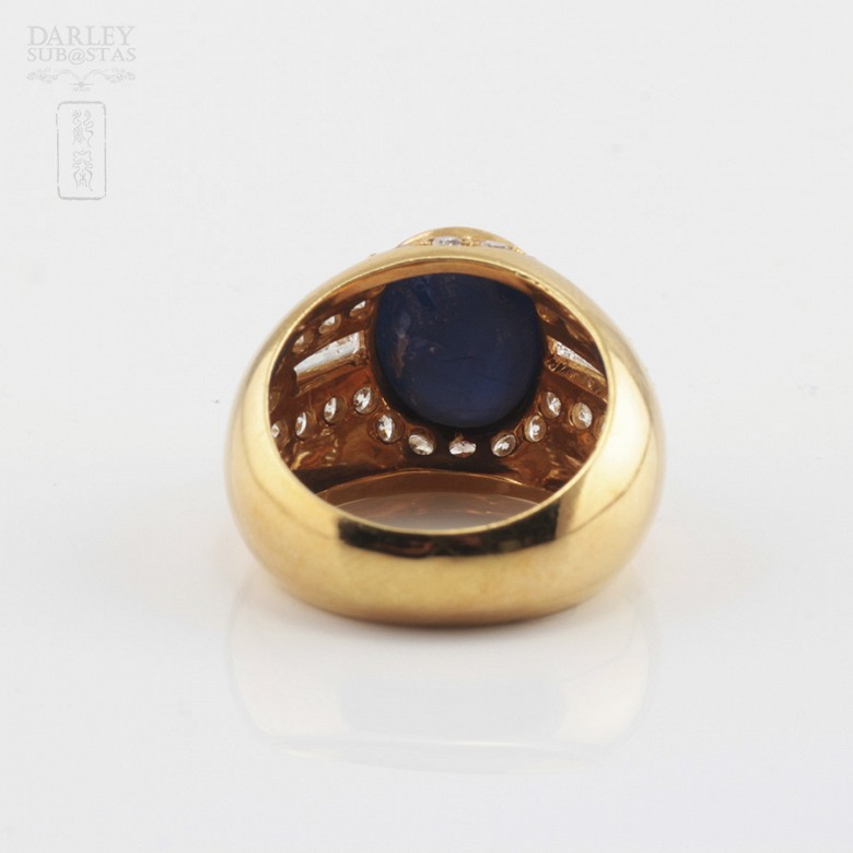 18k yellow gold ring, with natural blue sapphire.