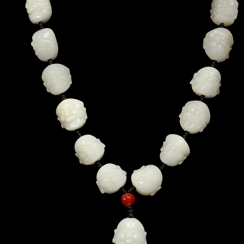 Necklace with white jade beads, Ming dynasty