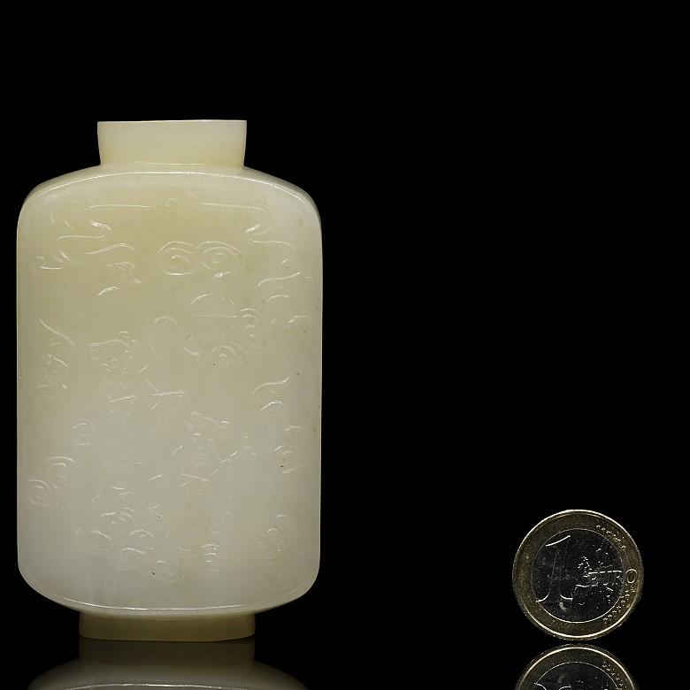 White jade snuff bottle, Ming-Qing Dynasty