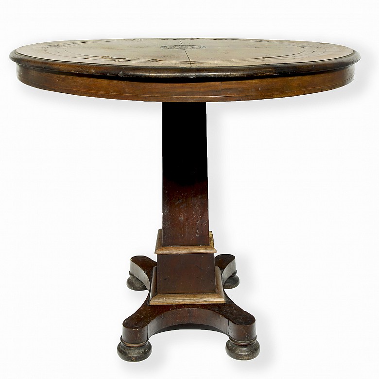 Mesa redonda de madera, s. XIX-XX