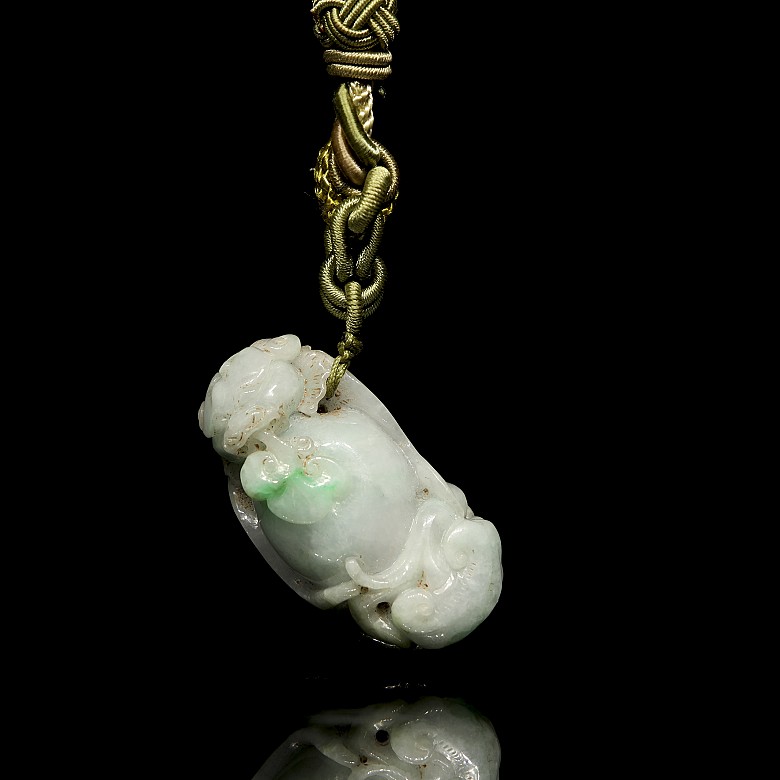 Natural jadeite pendant 