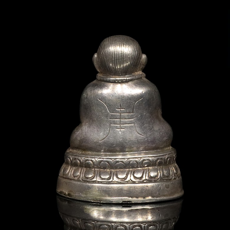 Pequeña figura budista de plata, dinastía Qing