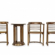 Conjunto velador con mesa y sillones de nogal, estilo Jose Hoffmann