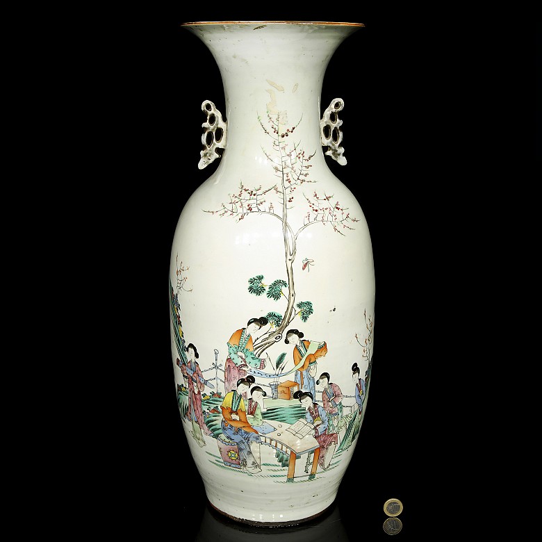 Chinese vase with handles 