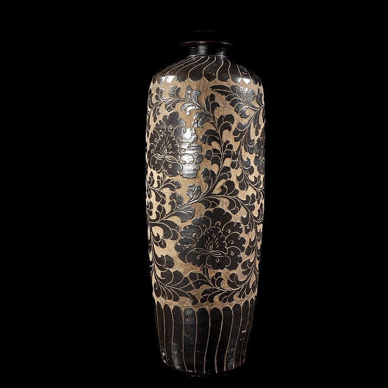 Ceramic vase with sgraffito decoration, Jin dynasty