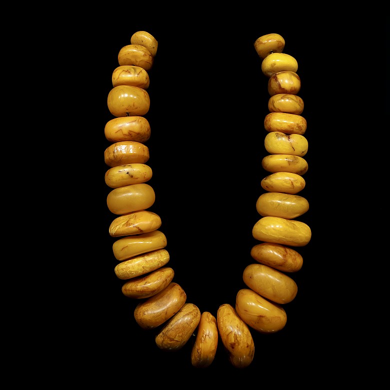 Amber bead necklace, Tibet, Qing dynasty