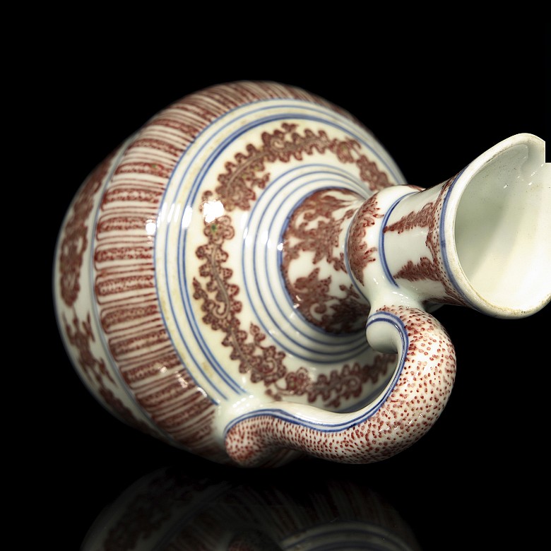 Chinese enameled porcelain pitcher, 20th century