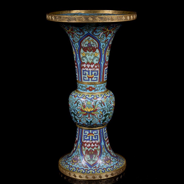 Cloisonné “Gū” vase, Qing dynasty