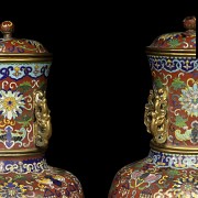 Pair of giratiorian vases, 19th - 20th century