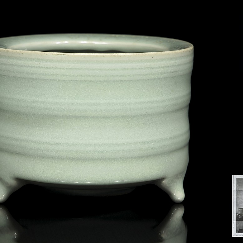 Longquan celadon tripod censer, Song dynasty or later