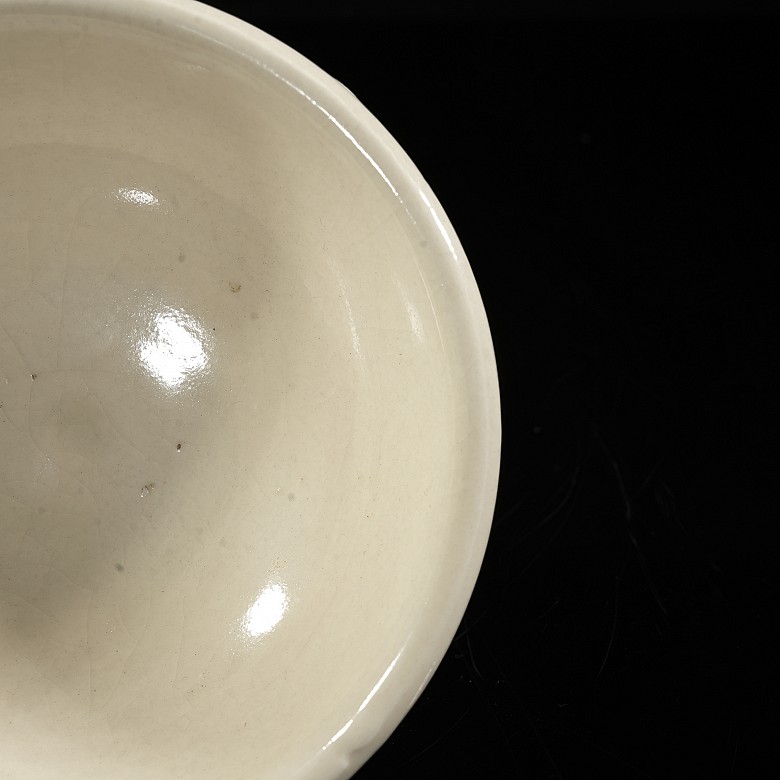 White-glazed ceramic bowl, Tang Dynasty