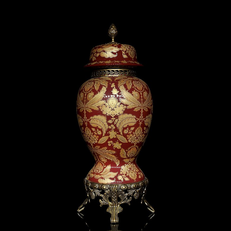 Large red vase, Louis XV style, 20th century