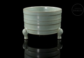 Longquan celadon ware censer, Song style