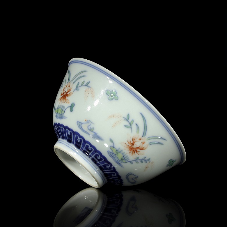 Chinese bowl with lotus flowers, Qianlong mark