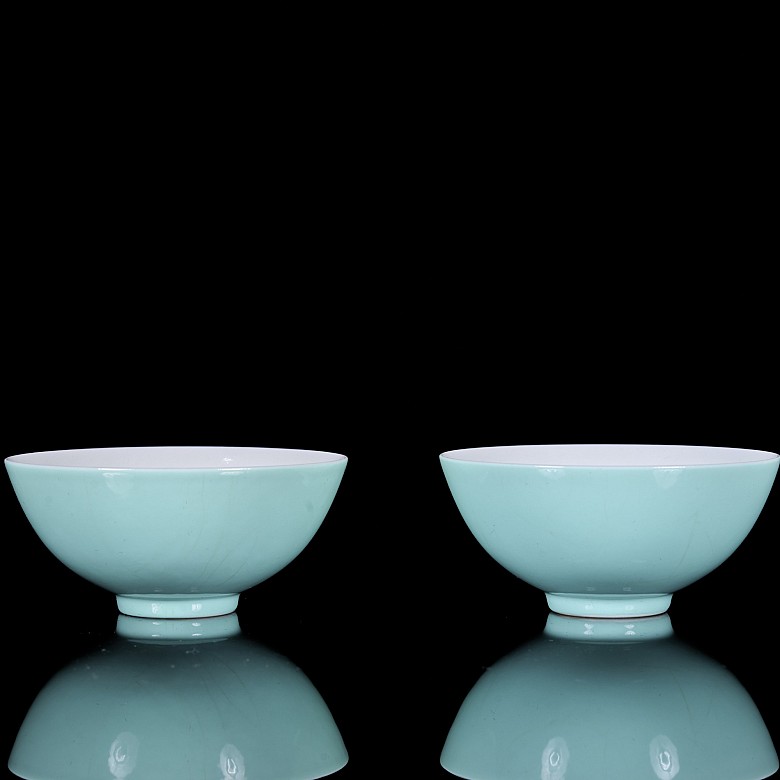 Pair of turquoise-glazed porcelain bowls, Qing dynasty