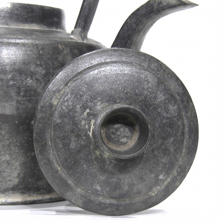 Chinese pewter teapot, 20th century