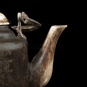 Small silver teapot ‘Lady and Child’, Qing dynasty