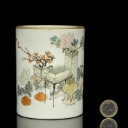 Xu Pinheng. Enamelled porcelain brush jar