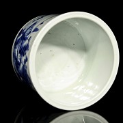 Brush container, blue and white, Qing dynasty