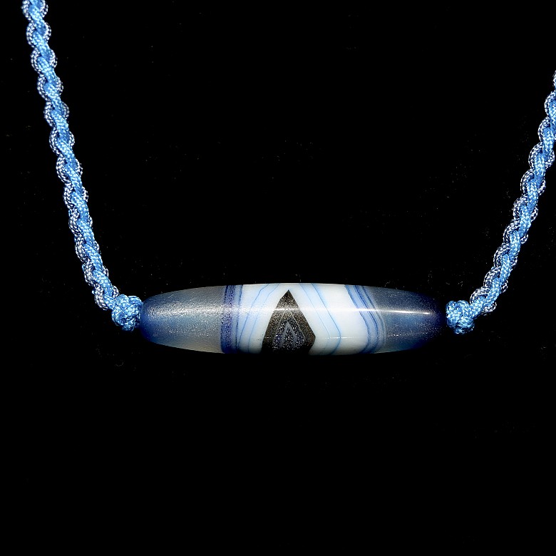 Blue and white agate ‘Dzi’ pendant, Tang dynasty