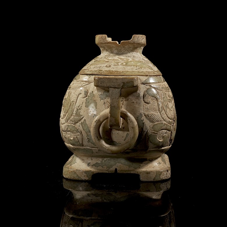 Carved jade ‘Gui’ ritual vessel, Han style