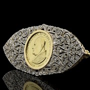 Broche de oro amarillo de 18 kt con moneda