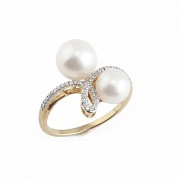 18 kt yellow gold ring, white pearls and diamonds