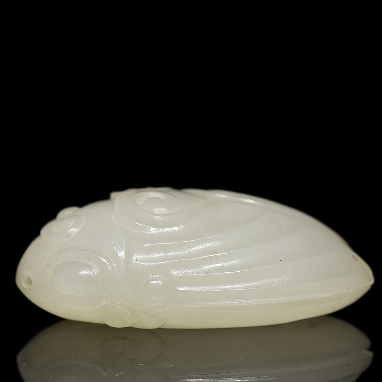 Carved white jade cicada, Zhou dynasty