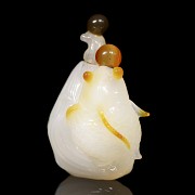 Agate snuff bottle 'Fish', Qing dynasty, Qianlong