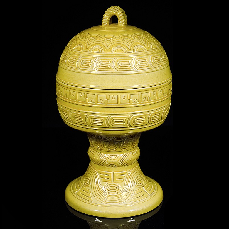 Ceremonial glazed ware ‘Dou’ vessel, Qing dynasty