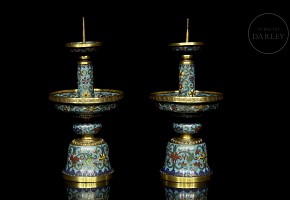 Pair of cloisonné candlesticks, Qing dynasty, Qianglong period