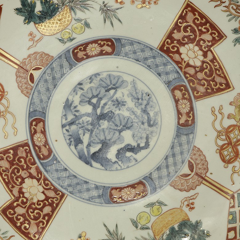 Japanese Imari porcelain dish, late 19th century