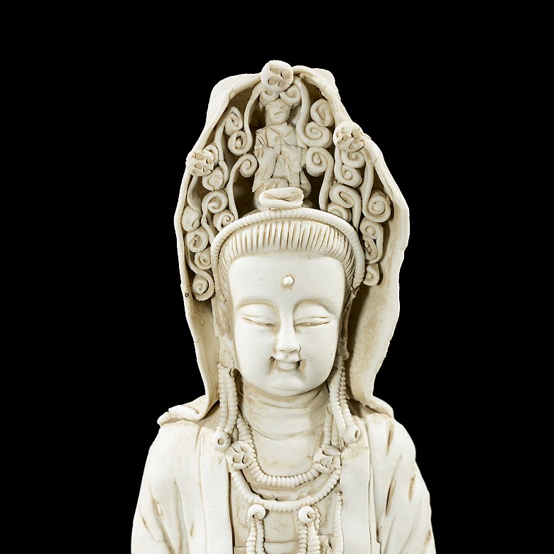 Glazed ceramic ‘Guanyin’ figurine, Song style