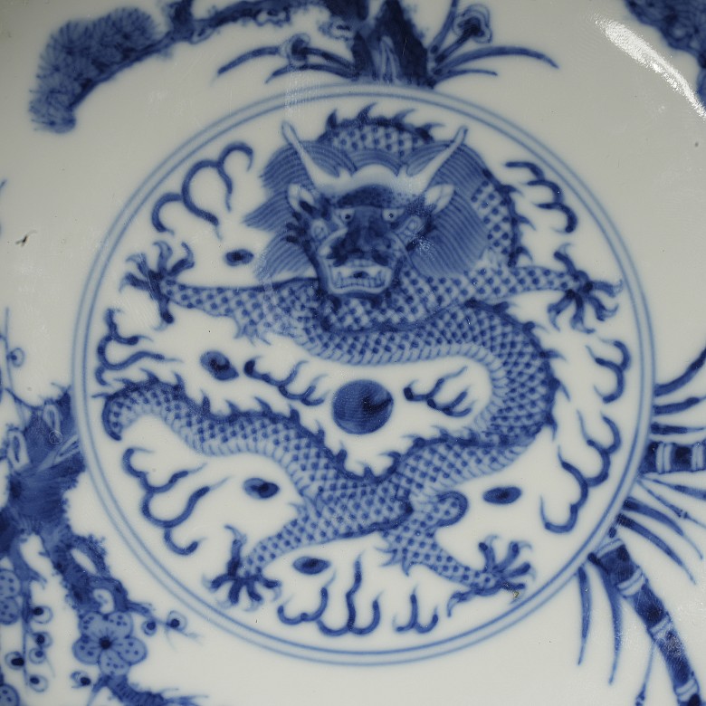 Glazed porcelain plate ‘The three friends of winter and dragon’, with Guangxu mark