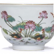 Small enameled bowl, Qianlong seal.