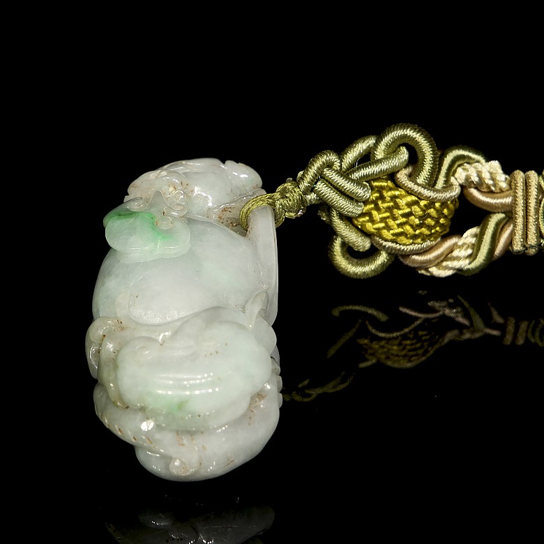 Natural jadeite pendant 