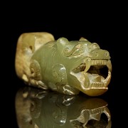 Mythical carved jade beast, Eastern Zhou Dynasty